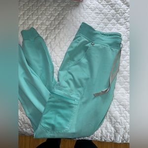 Women’s medium tall figs fresh aqua jogger scrub pant